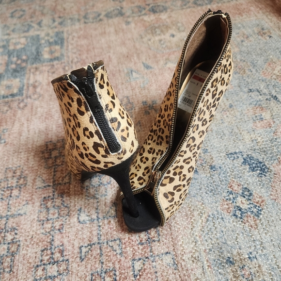 Carlos Santana Varuuca Heels - Picture 5 of 10